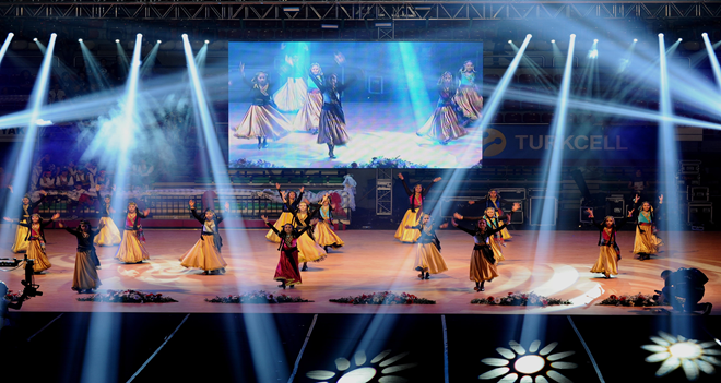 Karşıyaka Belediyesi folklorde Dünya sahnesinde...