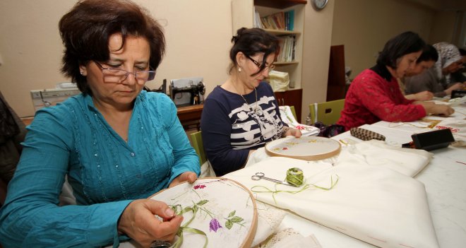Karşıyaka Belediyesi kış kurslarına yoğun ilgi var
