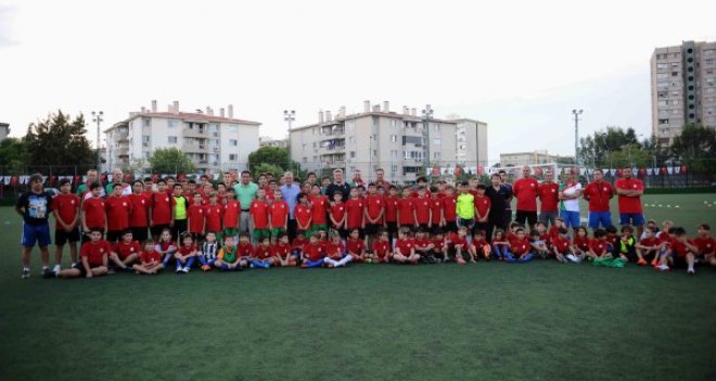 Karşıyaka Belediyesi Yaz Okulları törenle sona erdi