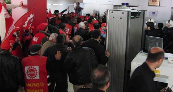 Karşıyaka Belediyesi'nde arbede!..