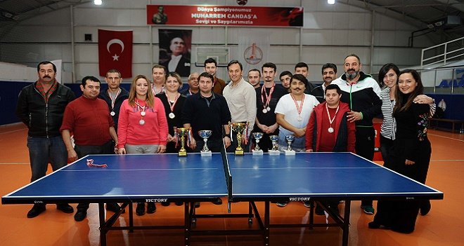 Karşıyaka Belediyesi'nde masa tenisi heyecanı...