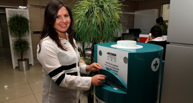 Karşıyaka Belediyesi'nden ''Atık Pil Toplama Makinesi''