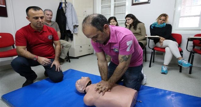 Karşıyaka Belediyesi'nden ilk yardım eğitimi