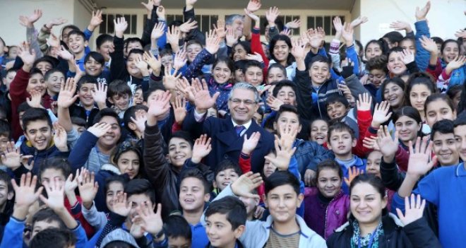 Karşıyaka Belediyesi'nden karne hediyesi sinema ve tiyatro