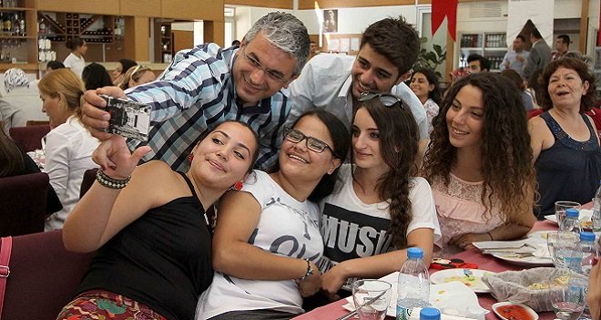 Karşıyaka Belediyesi’nden karşılıksız burs...