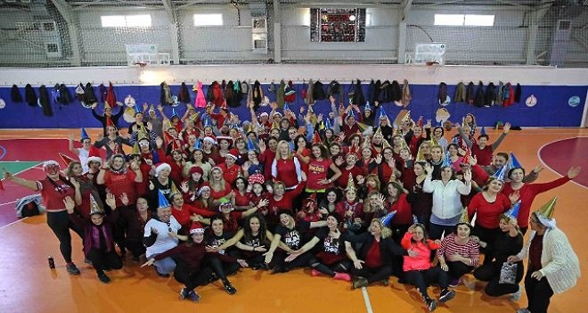 Karşıyaka Belediyesi'nden yeni yıl zumbası...