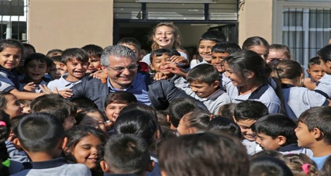 Karşıyaka Belediyesi'nden yüzlerce öğrenciye burs