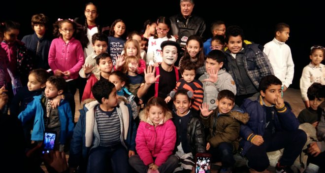 Karşıyaka Belediyesi'nin desteklediği pandomimci Tunus'u büyüledi