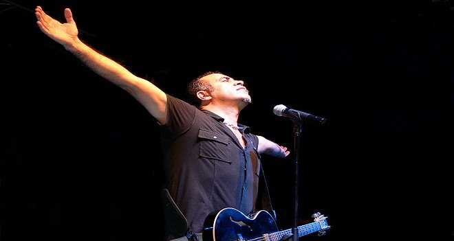 Karşıyaka Belediyesi’nin sevgililer günü hediyesi: Haluk Levent…