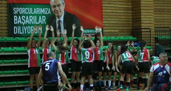 Karşıyaka Belediyespor'un şampiyon kızları yuvadan uçtu