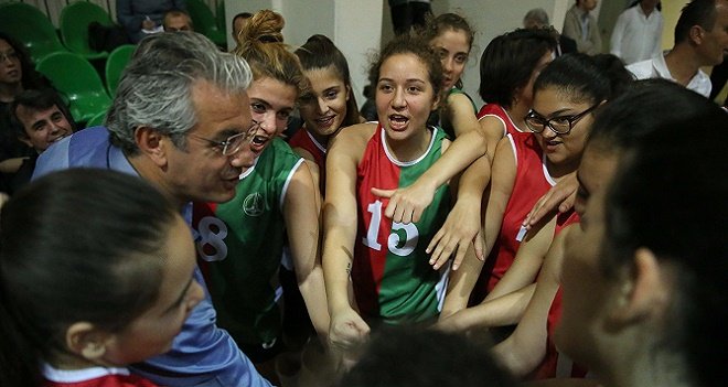 Karşıyaka Belediyesporlu yıldız kızlar lider, ablaları lig sonuncusu!..