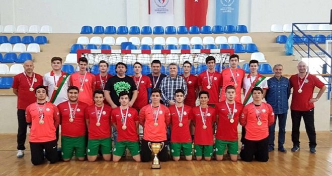 Karşıyaka Belediyespor’un yıldız hentbolcuları zirvede…