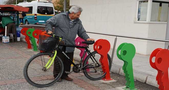 Karşıyaka'ya bisiklet park yerlerı yapılıyor