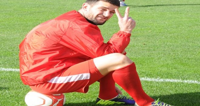 KARŞIYAKA, CEMİL İLE MASAYA OTURDU