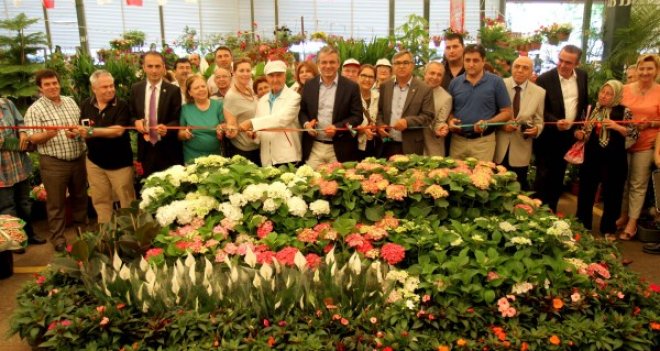Karşıyaka Çiçek Festivali başladı