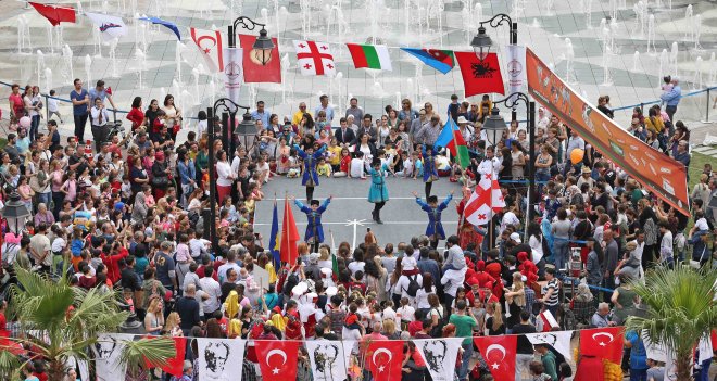 Karşıyaka Çocuk Şenliği'ne muhteşem final