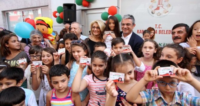 Karşıyaka esnaflarından çocuklara özel indirim