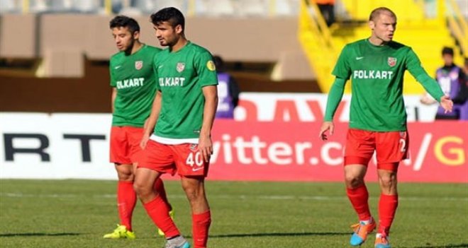 Karşıyaka evinde bayram ediyor