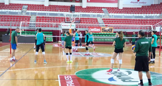 Karşıyaka filede Bahçelievler Voleybol'u konuk ediyor