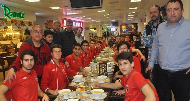 Karşıyaka Futbol Alt Yapı Yemekte buluştu…