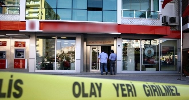 Karşıyaka'da bankayı soydular...