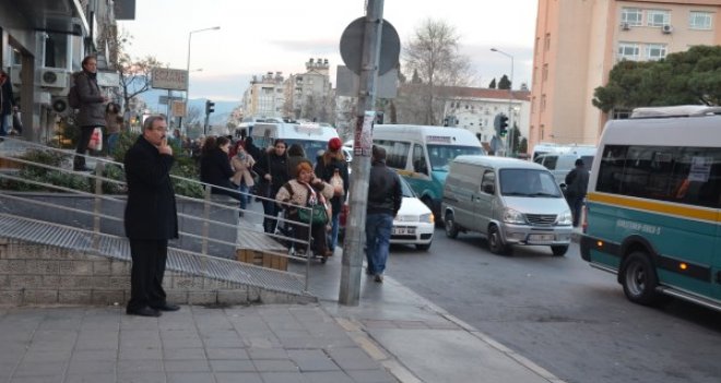 Karşıyaka Haber bir sorunu daha çözüyor...