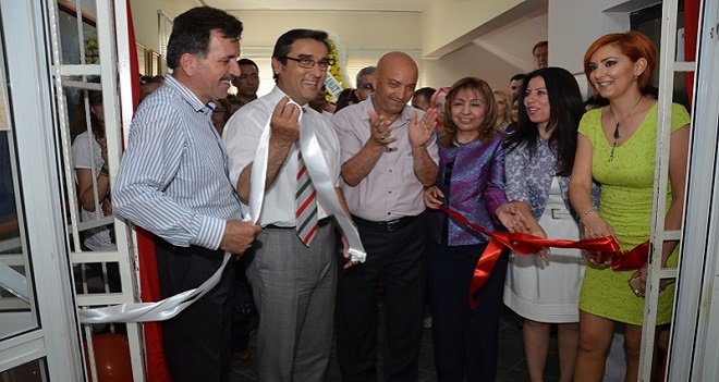 Karşıyaka Halk Eğitim Merkezi kursiyerlerinin sergisi açıldı...