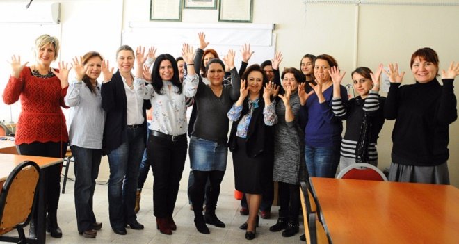 Karşıyaka Halk Eğitim'de öğretmenler işaret dili öğreniyor