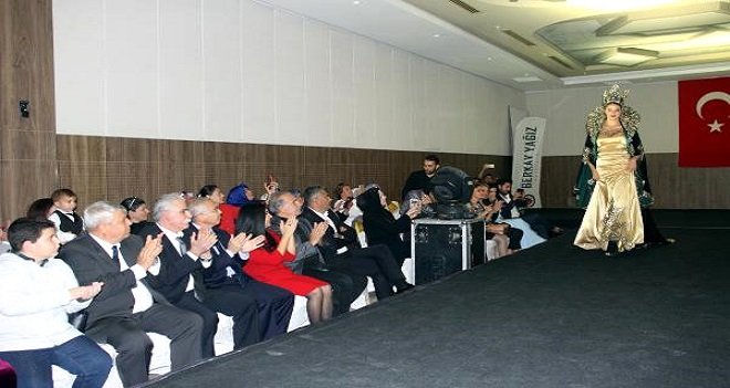 Karşıyaka Halk Eğitim'den anlamlı defile...