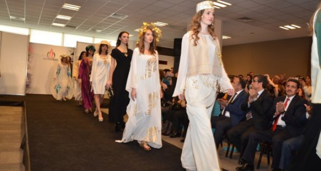 Karşıyaka Halk Eğitim'den muhteşem defile