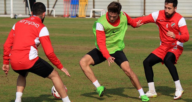 Karşıyaka, Hatayspor'u konuk ediyor