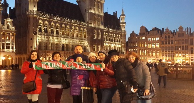 Karşıyaka İlçe Milli Eğitim KSK bayrağını Brüksel’de dalgalandırdı