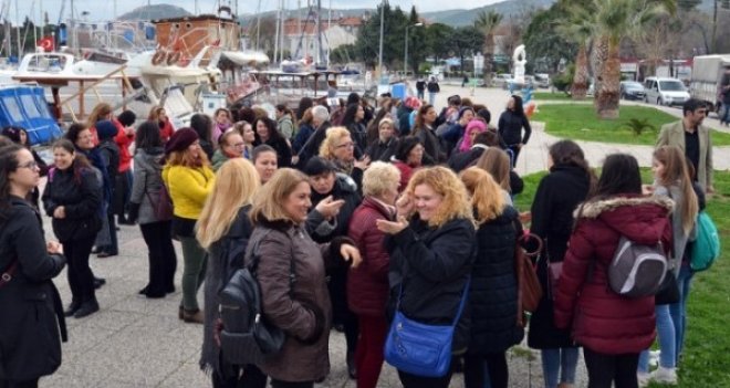 Karşıyaka İşitme Engelliler Derneği üyeleri Foça'yı gezdi