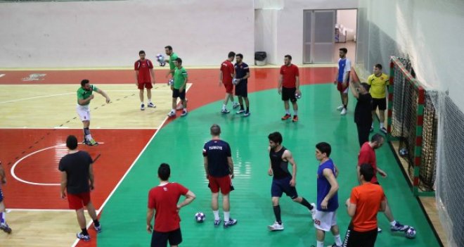 Karşıyaka, İşitme Engelliler Hentbol Milli Takımı'nı ağırlıyor