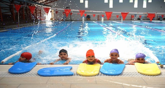 Karşıyaka Kapalı Yüzme Havuzu açıldı