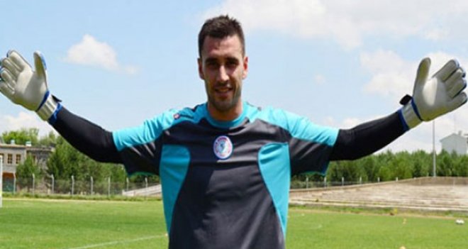 KARŞIYAKA KAZAK KALECİ DAVİD'İ RENKLERİNE BAĞLADI