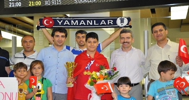 KARŞIYAKA ÖZEL YAMANLAR ORTAOKULU'NDAN AVRUPA ŞAMPİYONLUĞU...