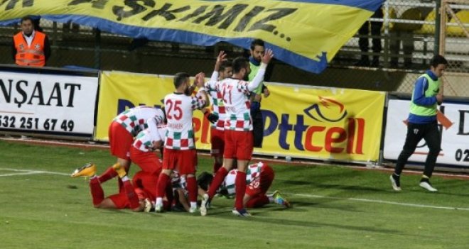 Karşıyaka Play-Off umudunu tazeledi