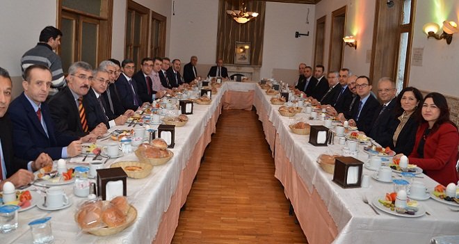 Karşıyaka Protokolu'nda gündem: Enerji Tasarrufu...