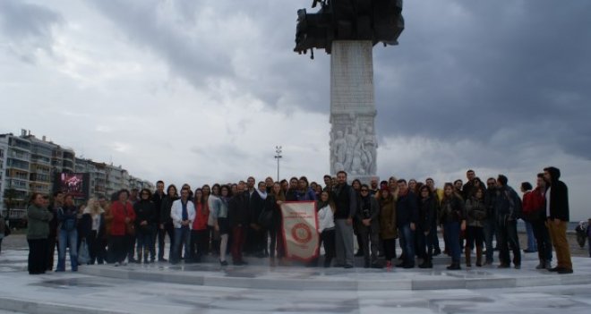 Karşıyaka Rotaract'dan 3 Kapı projesi