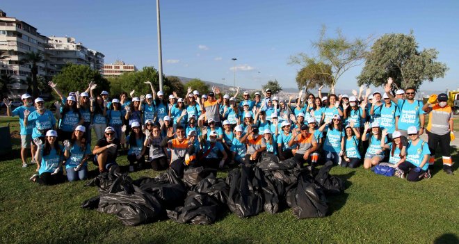 Karşıyaka Sahili pırıl pırıl oldu