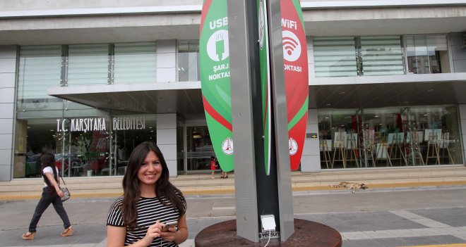 Karşıyaka sokaklarında ''ücretsiz internet'' dönemi