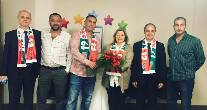 Karşıyaka Taraftarlar Derneği ve Çarşı Grubu Yaşar Ailesini ziyaret etti