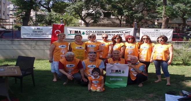 KARŞIYAKA TEMA VAKFI GÖNÜLLÜLERİ TOPRAK BAYRAMINI KUTLADI