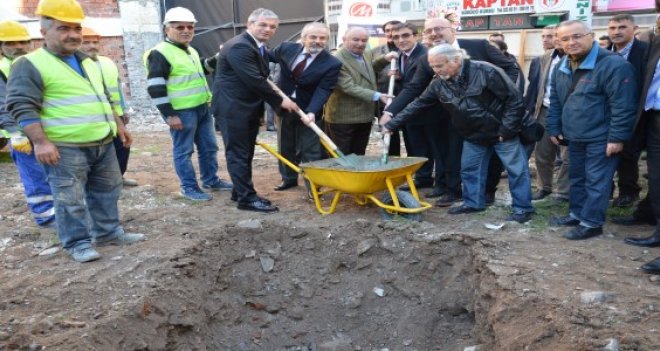 Karşıyaka Tiyatrosu'nun temeli atıldı