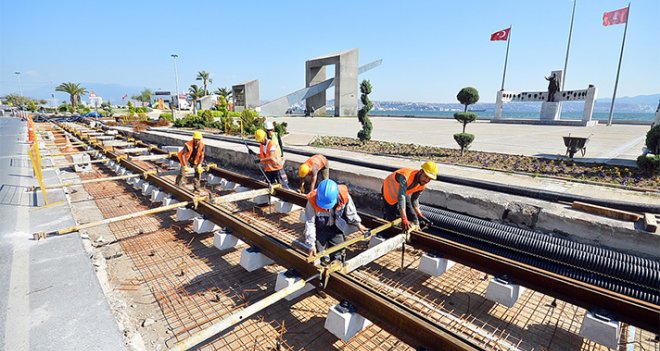 Karşıyaka tramvayında iki önemli karar