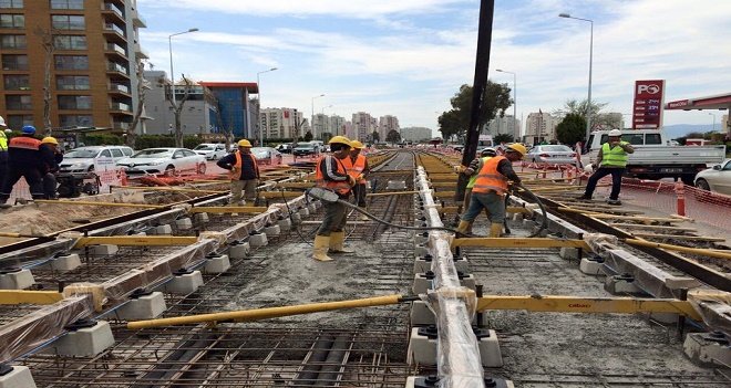 Karşıyaka Tramvayına ilk ray döşendi...