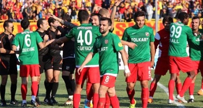 Karşıyaka transfer yasağını kaldıramadı, lisanslar çıkmadı!