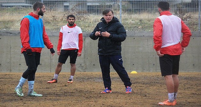 Karşıyaka Turgut Uçar'la antrenmanda...