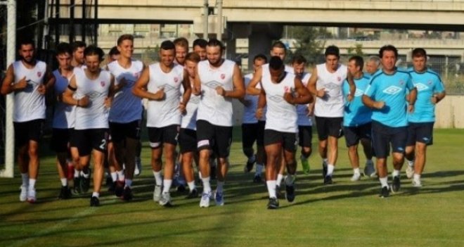 Karşıyaka üç isimle yollarını ayırdı